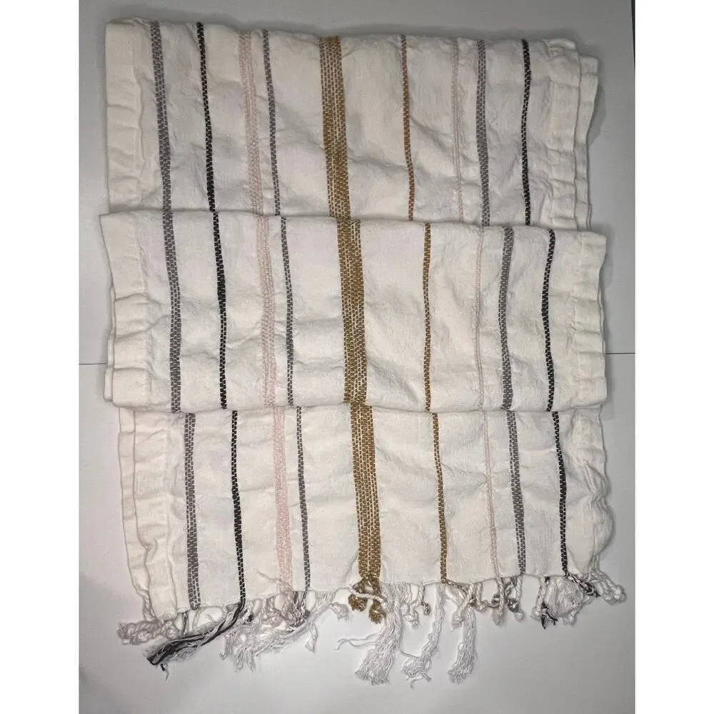 EUC Hearth and Hand with Magnolia Table Runner
